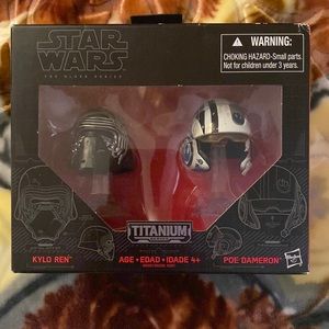 New in box Kylie Ren and Poe Dameron helmet figurines
